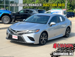 2018 Toyota Camry SE Sedan