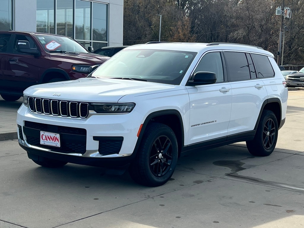 2023 Jeep Grand Cherokee L Laredo's photo