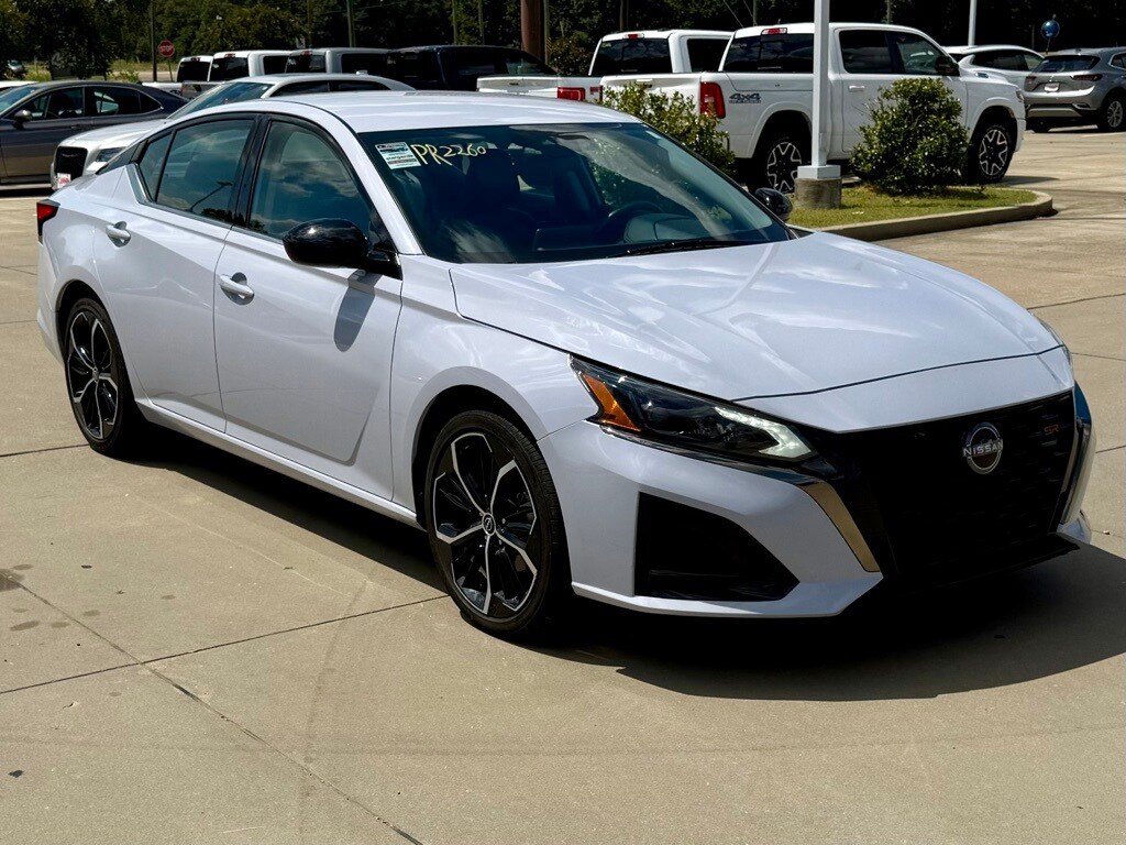2024 Nissan Altima 2.5 SR photo 4