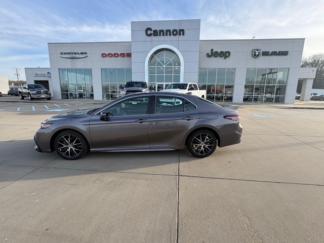 Used 2022 Toyota Camry SE with VIN 4T1G11AKXNU709242 for sale in Greenwood, MS
