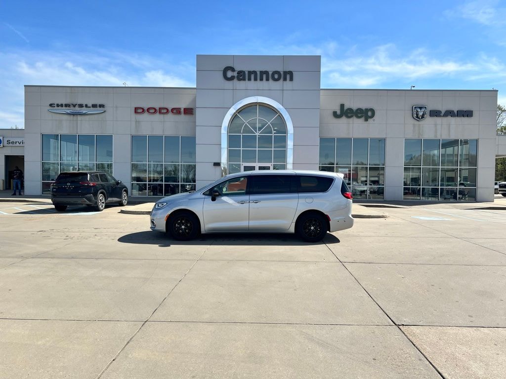 Used 2024 Chrysler Pacifica Touring L Van Passenger Van