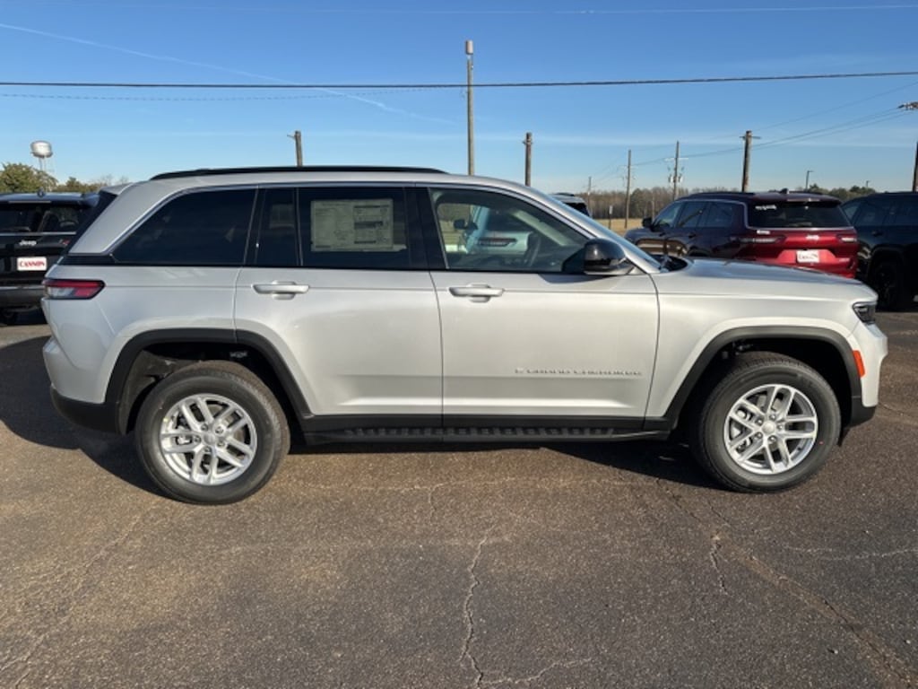 New 2025 Jeep Grand Cherokee Laredo Sport Utility