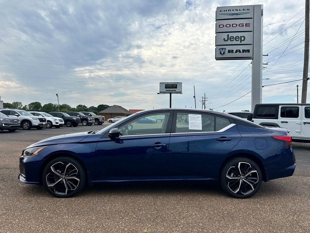 Used 2023 Nissan Altima SR with VIN 1N4BL4CW8PN342791 for sale in Pascagoula, MS