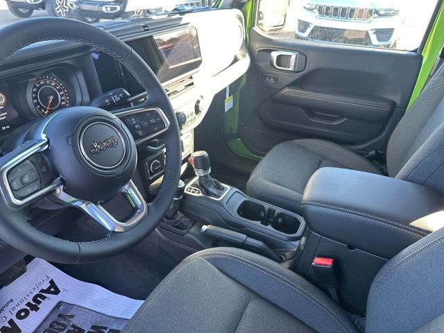 2026 Jeep Wrangler 4-Door Sahara - Photo 12