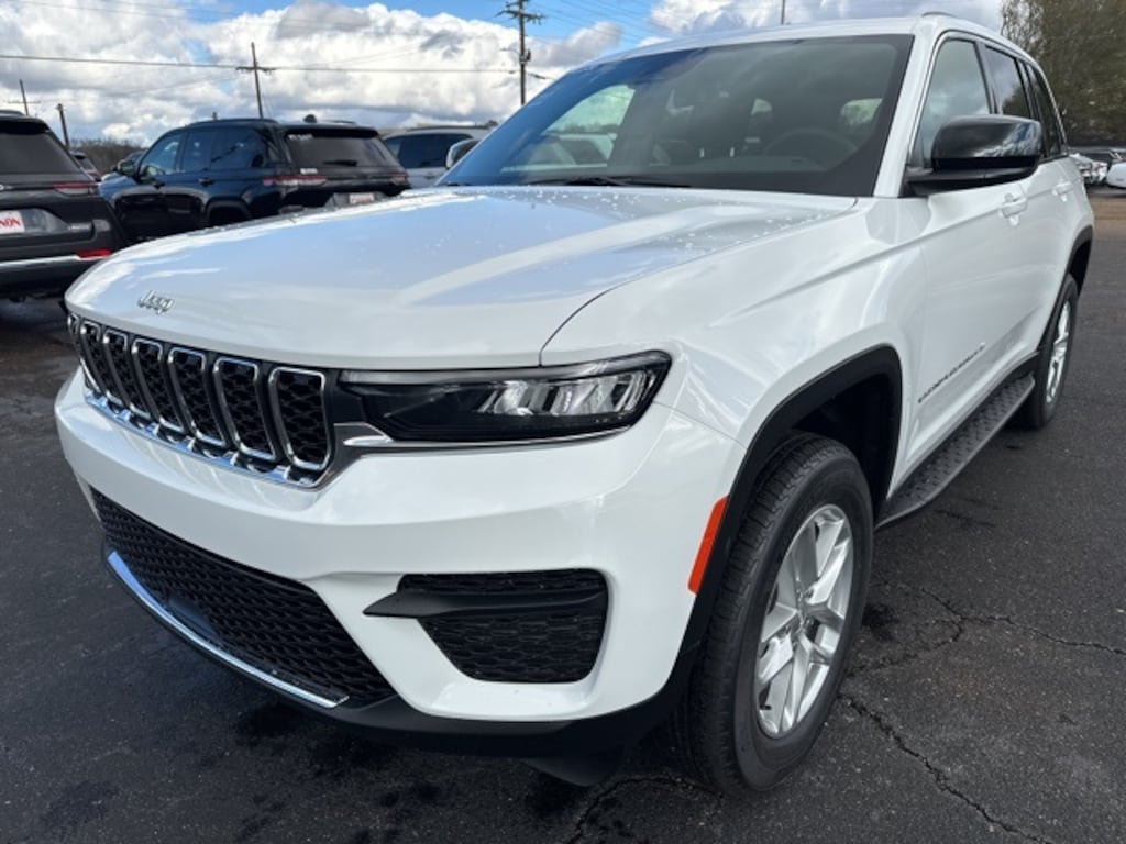 New 2025 Jeep Grand Cherokee Laredo Sport Utility