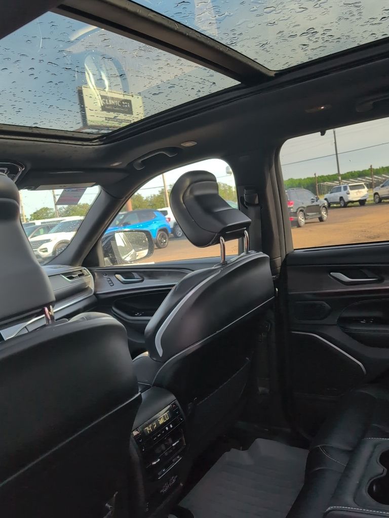 2024 Jeep Grand Cherokee Overland - Photo 13