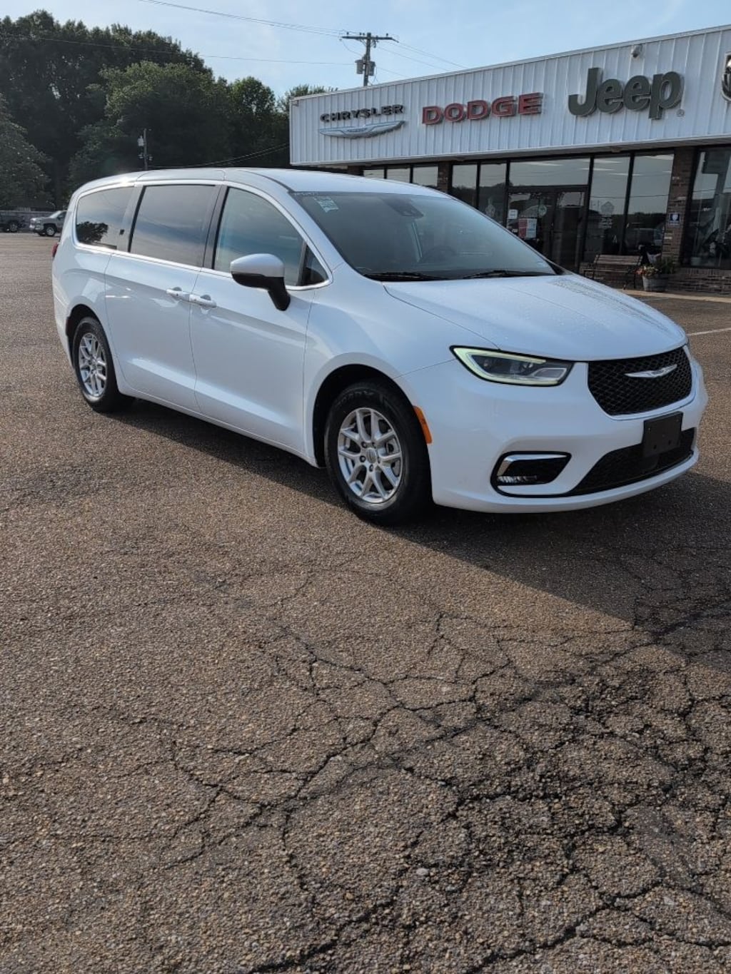 Used 2023 Chrysler Pacifica Touring L Van Passenger Van