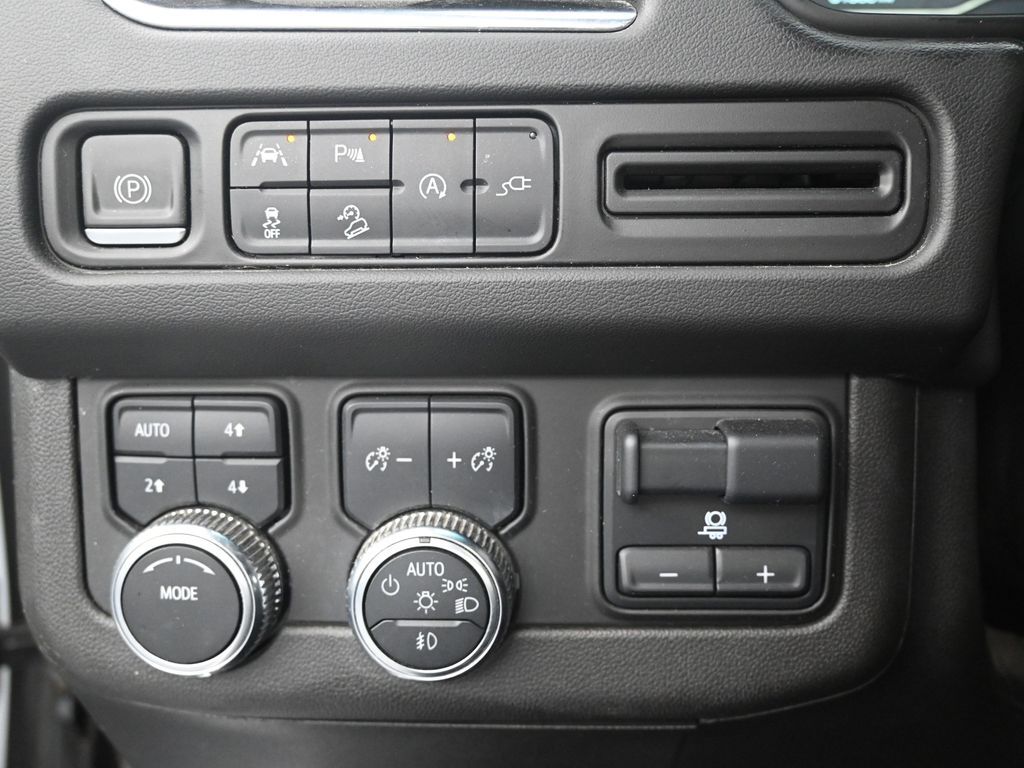 2022 GMC Yukon XL AT4 - Photo 18