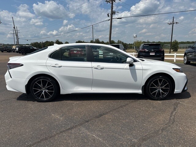 2023 Toyota Camry SE photo 4