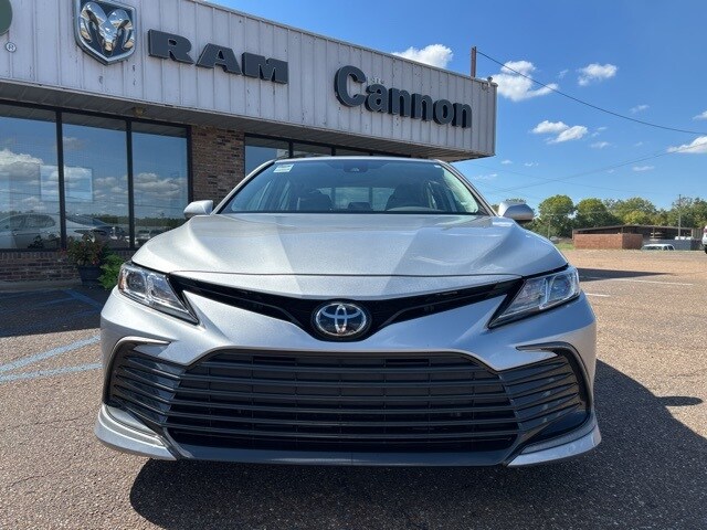 2024 Toyota Camry LE photo 3