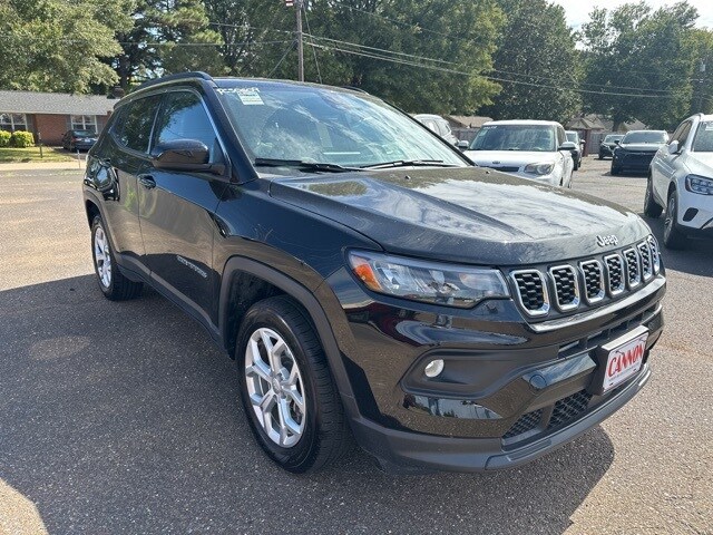 2024 Jeep Compass Latitude photo 3