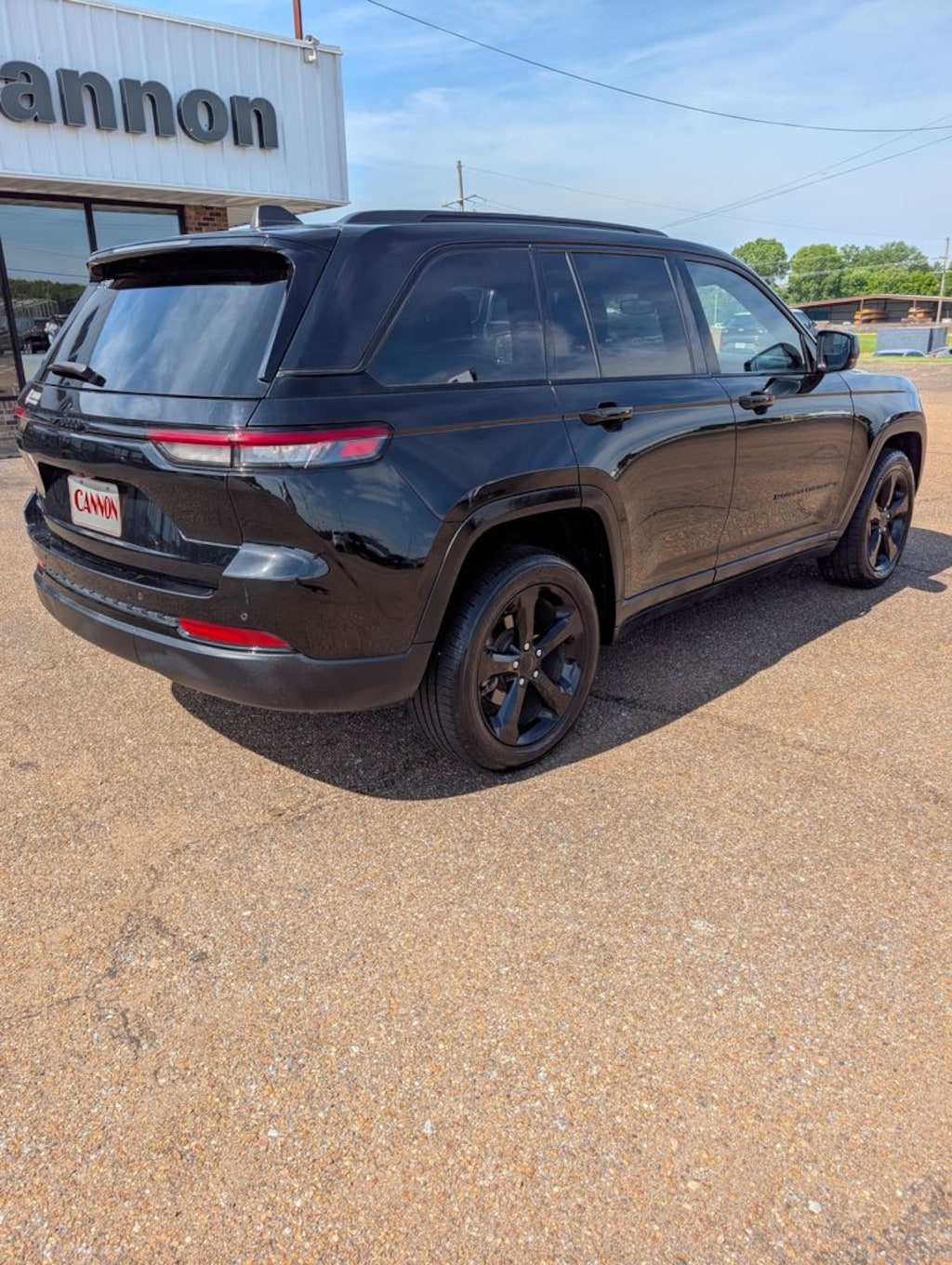 Used 2023 Jeep Grand Cherokee Laredo SUV