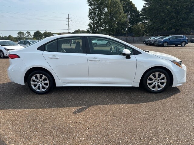 2024 Toyota Corolla LE photo 4