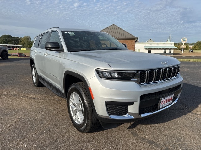 2025 Jeep Grand Cherokee L Laredo's photo