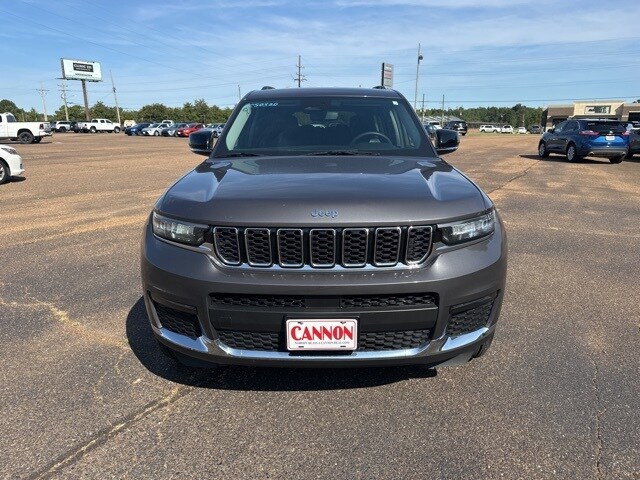 2023 Jeep Grand Cherokee Limited photo 2