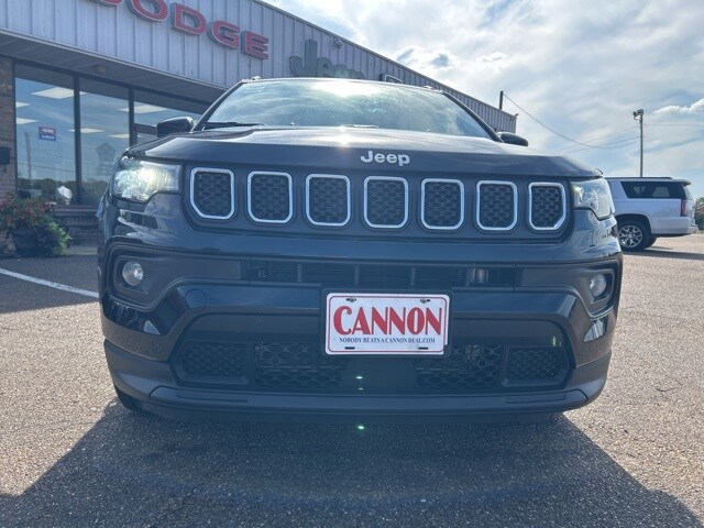 2024 Jeep Compass Latitude photo 3