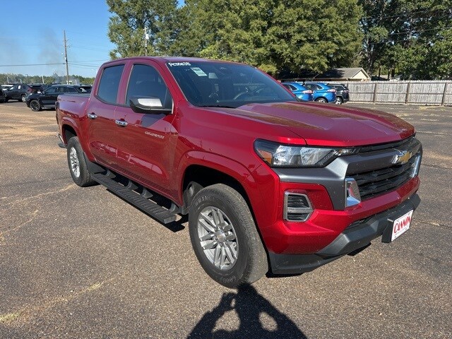 2025 Chevrolet Colorado Work Truck LT photo 3