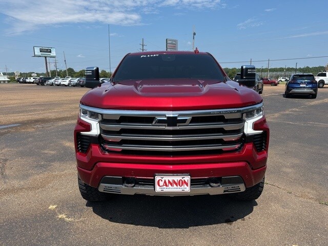 2023 Chevrolet Silverado 1500 High Country photo 2