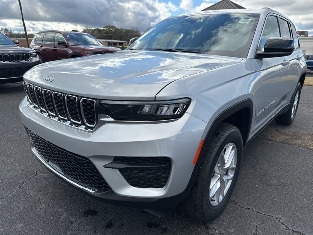 2025 Jeep Grand Cherokee Laredo's photo
