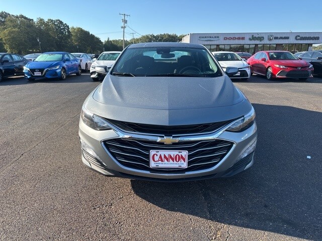2023 Chevrolet Malibu 1LT photo 2