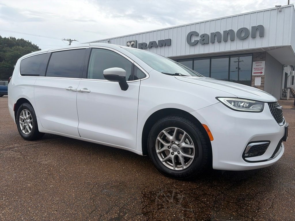 Used 2023 Chrysler Pacifica Touring L Van Passenger Van