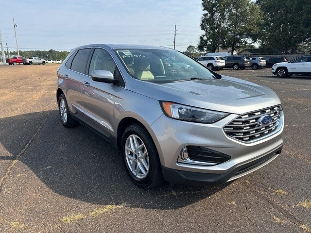 2022 Ford Edge SEL photo 3