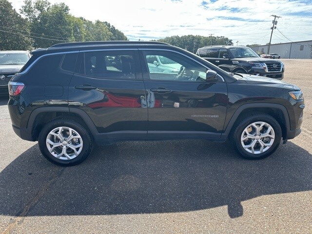 2024 Jeep Compass Latitude photo 4
