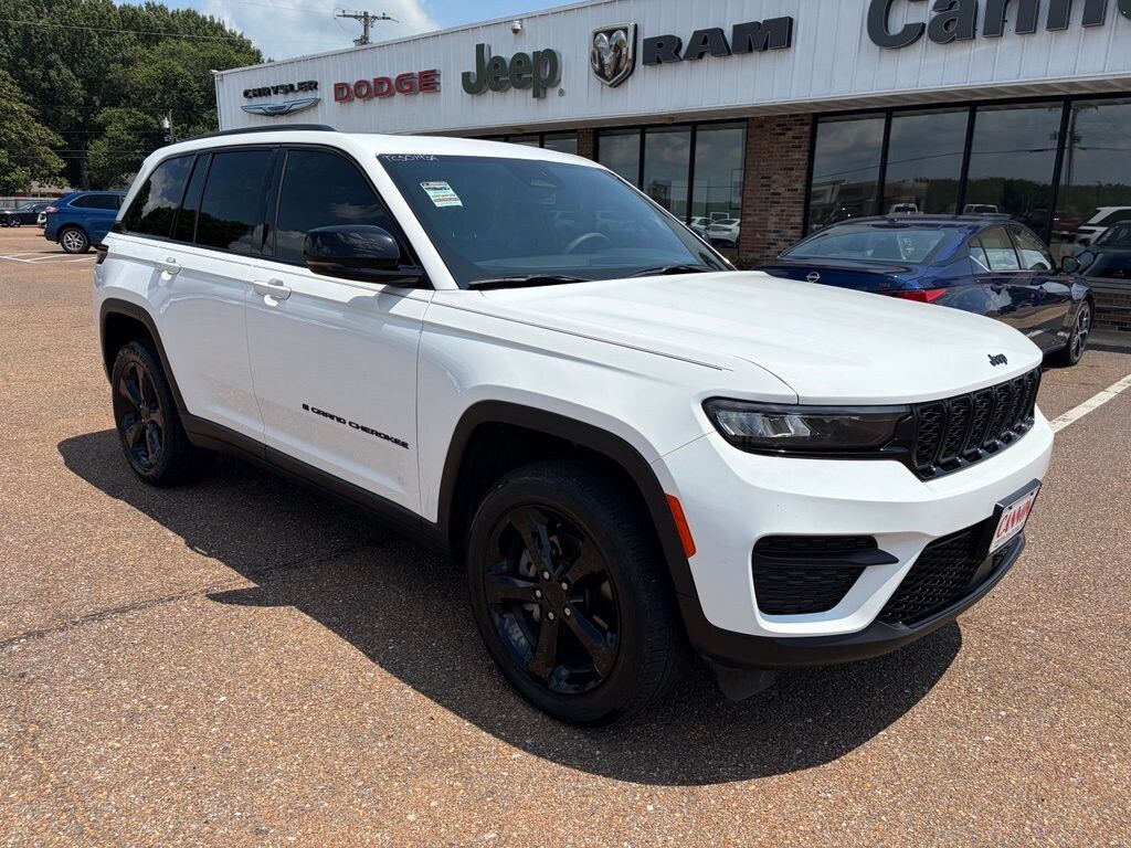 Used 2025 Jeep Grand Cherokee Laredo SUV