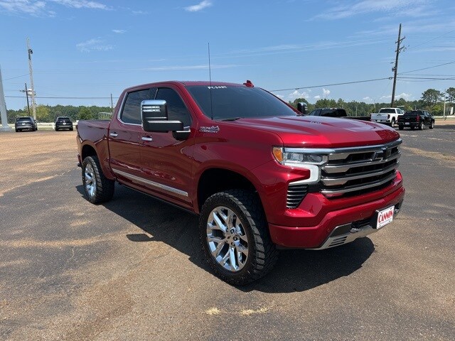 2023 Chevrolet Silverado 1500 High Country photo 3