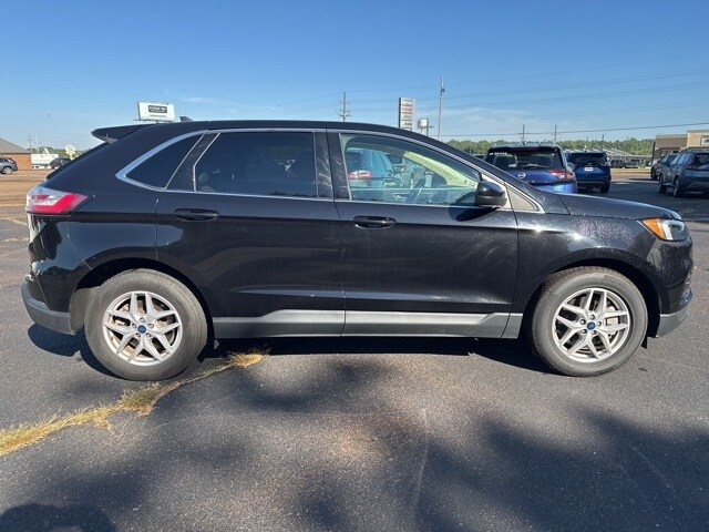 2022 Ford Edge SEL photo 3