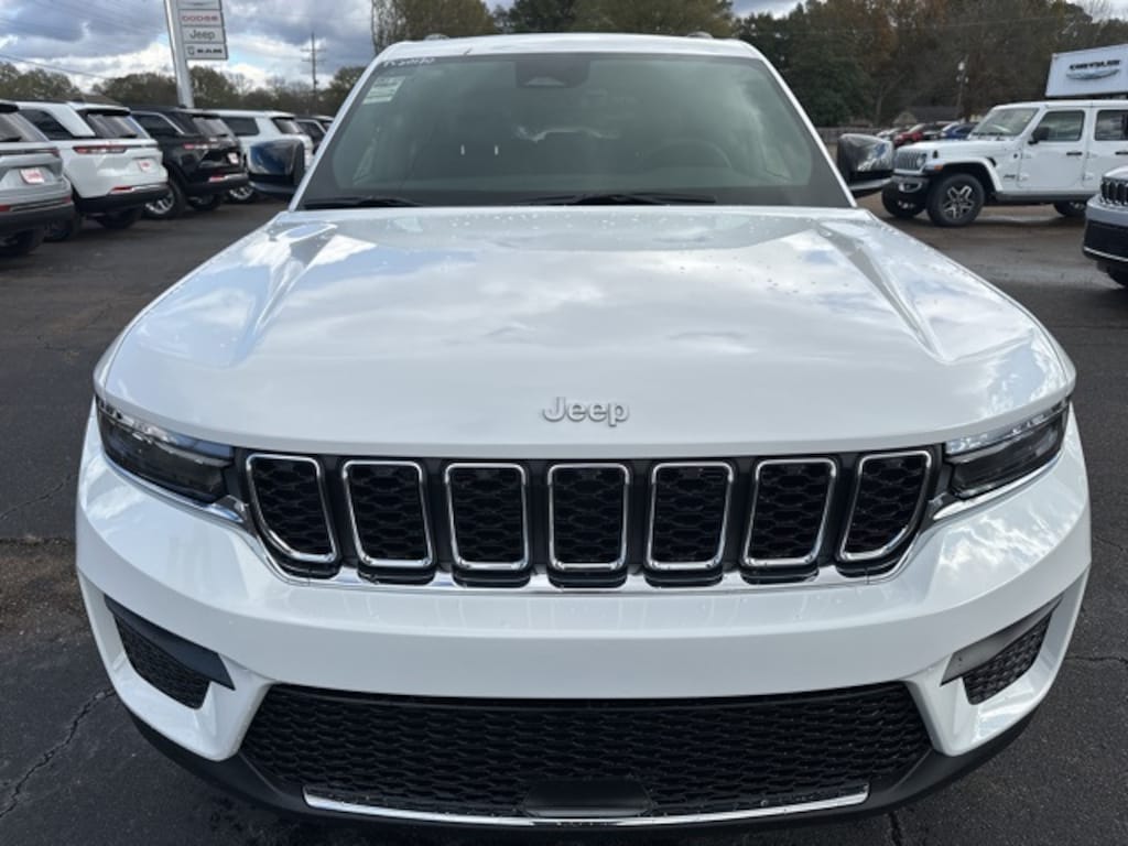 New 2025 Jeep Grand Cherokee Laredo Sport Utility