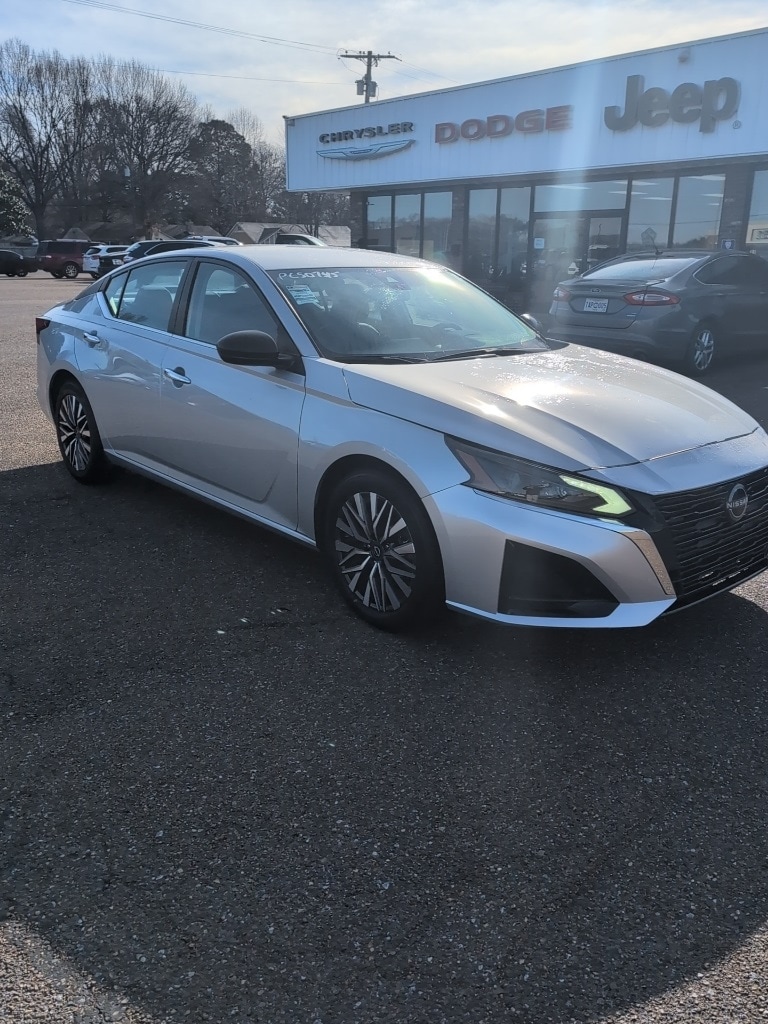 2024 Nissan Altima SV's photo