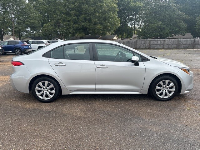 2022 Toyota Corolla LE photo 4
