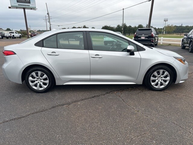 2024 Toyota Corolla LE photo 4