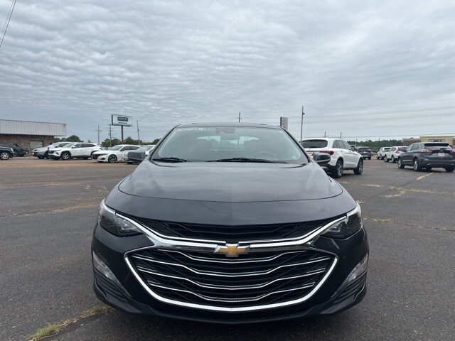 2023 Chevrolet Malibu 1LT photo 2