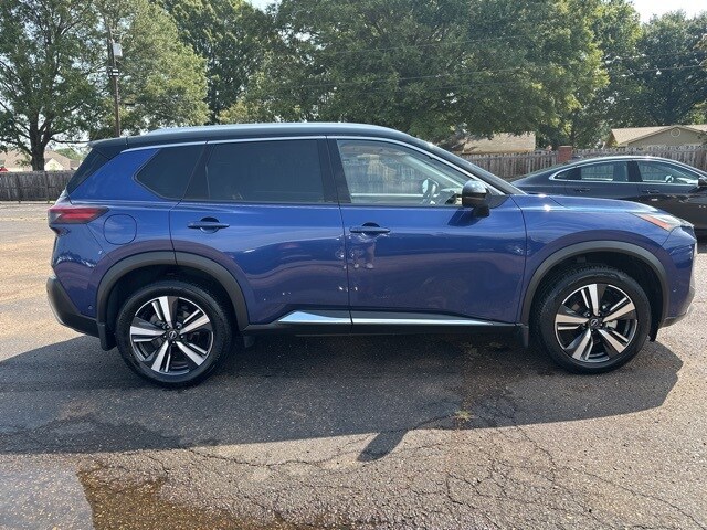 2023 Nissan Rogue Platinum photo 3