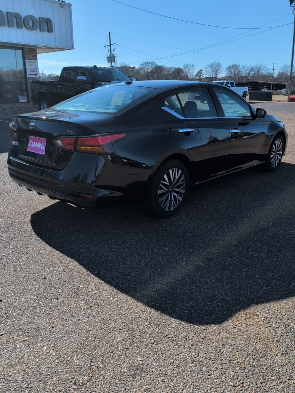 Used 2023 Nissan Altima 2.5 SV Sedan