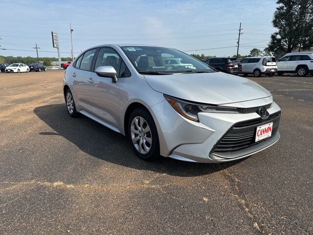 2024 Toyota Corolla LE photo 3