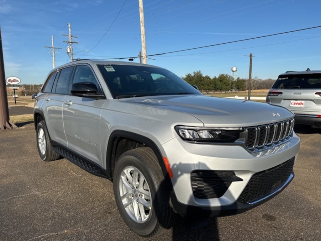 New 2025 Jeep Grand Cherokee Laredo Sport Utility