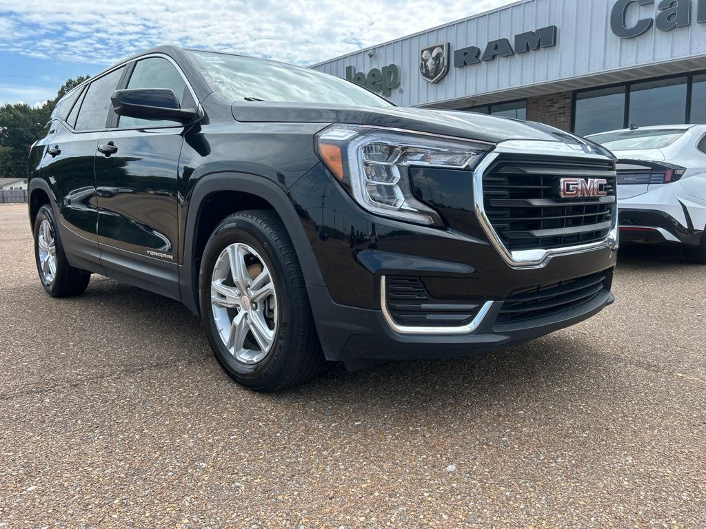 Used 2024 GMC Terrain SLE SUV