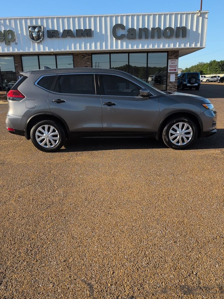 Used 2017 Nissan Rogue S with VIN JN8AT2MT9HW388516 for sale in Senatobia, MS