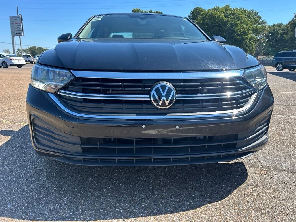 Used 2024 Volkswagen Jetta 1.5T SE Sedan