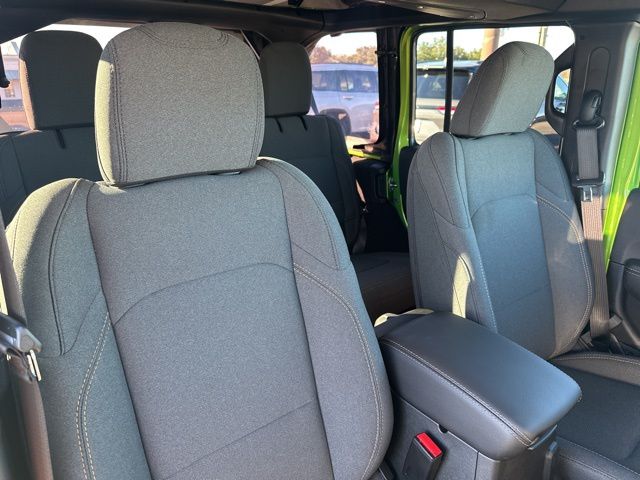 2026 Jeep Wrangler 4-Door Sahara - Photo 17