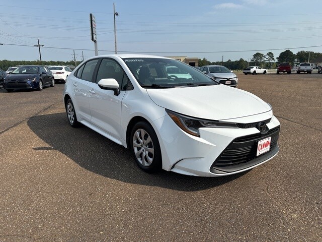 2024 Toyota Corolla LE photo 3