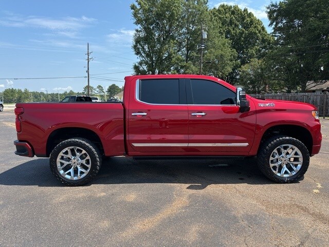 2023 Chevrolet Silverado 1500 High Country photo 4