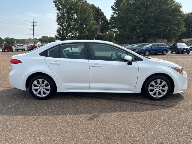 2024 Toyota Corolla LE photo 4