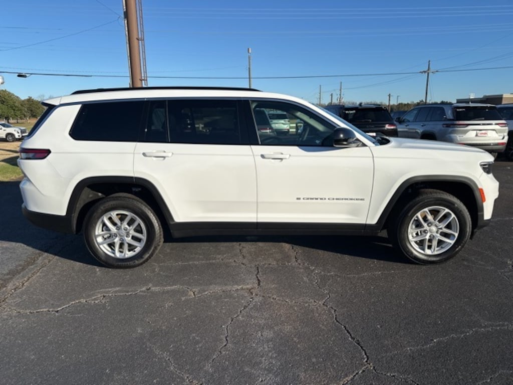 New 2025 Jeep Grand Cherokee L Laredo Sport Utility