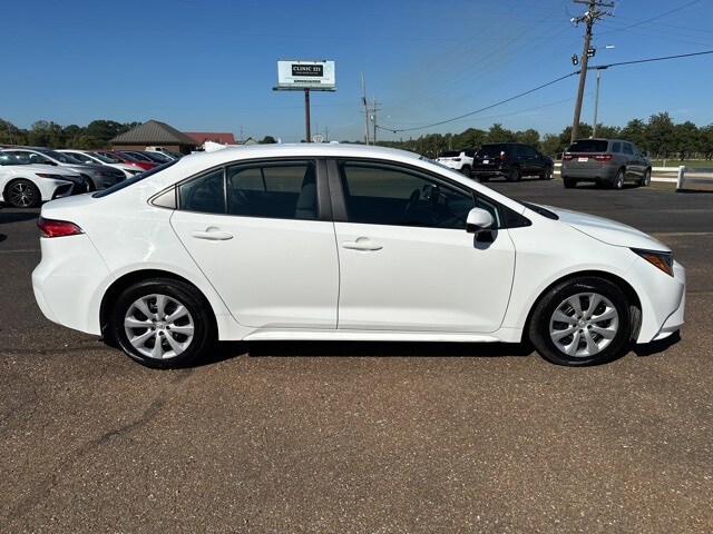 2024 Toyota Corolla LE photo 4