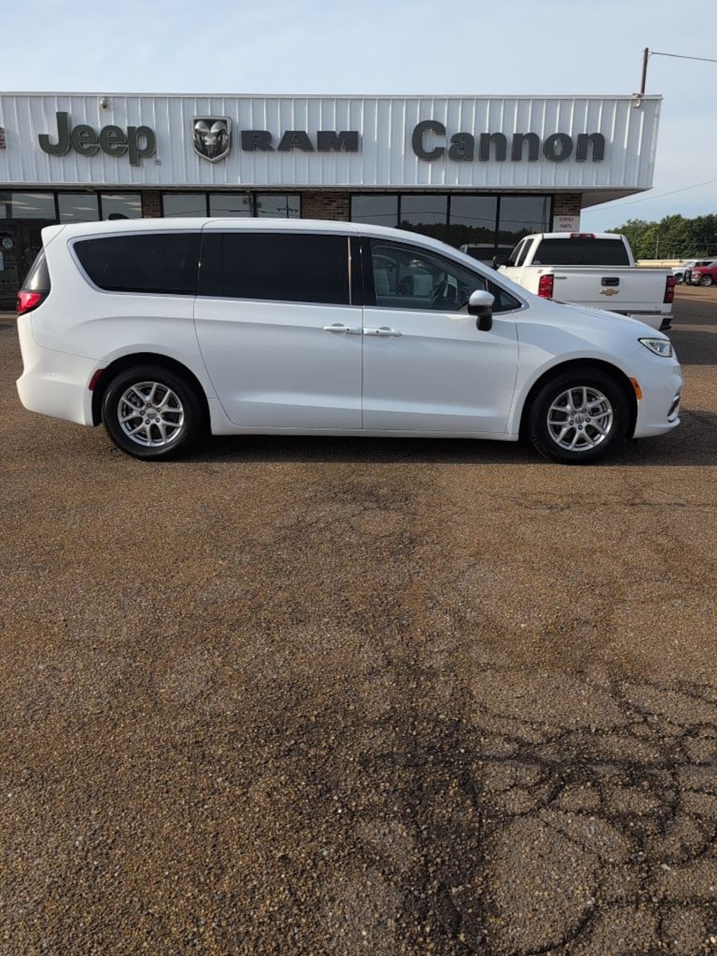 Used 2023 Chrysler Pacifica Touring L Van Passenger Van