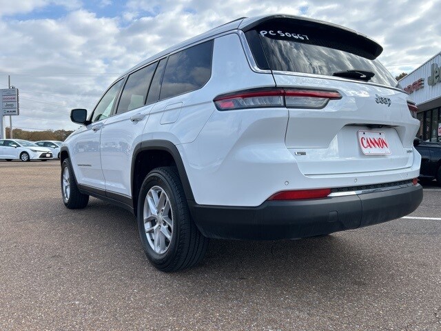 2022 Jeep Grand Cherokee Laredo photo 2